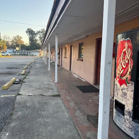 Royal Arms Motel